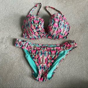 Women’s bikini matching set. Tied halter and tied back with underwire